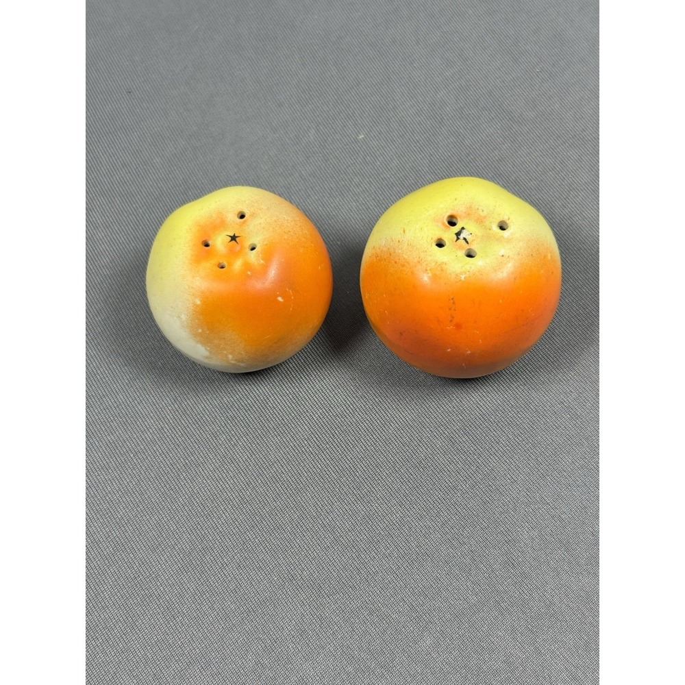 Vintage Ceramic Peach Fruit Salt and Pepper Shakers Set Orange Yellow Farmhouse
